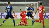 FOTO: Inter Milan Dekati Tangga Juara Liga Europa Inter Milan menang 2-1 atas Bayer Leverkusen pada babak perempat final Liga Europa dan butuh dua kemenangan lagi untuk mengangkat piala.