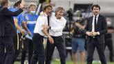 FOTO: Inter Milan Dekati Tangga Juara Liga Europa Inter Milan menang 2-1 atas Bayer Leverkusen pada babak perempat final Liga Europa dan butuh dua kemenangan lagi untuk mengangkat piala.