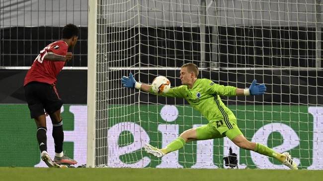 Karl-Johan Johnsson melakukan 13 penyelamatan selama 120 menit melawan Man United di perempat final Liga Europa.