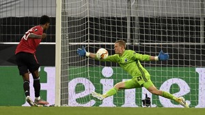 Karl-Johan Johnsson, Kiper Copenhagen yang Buat MU Frustrasi