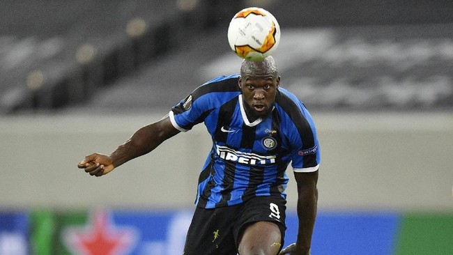 Romelu Lukaku berhasil menjelma jadi striker tajam di musim debutnya bersama Inter Milan. Kini ia jadi andalan di final Liga Europa.