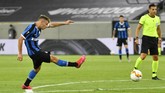 FOTO: Inter Milan Dekati Tangga Juara Liga Europa Inter Milan menang 2-1 atas Bayer Leverkusen pada babak perempat final Liga Europa dan butuh dua kemenangan lagi untuk mengangkat piala.