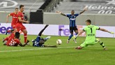 FOTO: Inter Milan Dekati Tangga Juara Liga Europa Inter Milan menang 2-1 atas Bayer Leverkusen pada babak perempat final Liga Europa dan butuh dua kemenangan lagi untuk mengangkat piala.