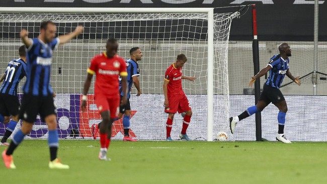 Inter Milan berhasil lolos ke semifinal Liga Europa usai mengalahkan Bayer Leverkusen 2-1 di Merkur Spiel-Arena, Selasa (11/8) dini hari.