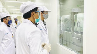 Menteri BUMN Erick Thohir ingin Bio Farma menjadi pusat produksi vaksin corona terbesar se-ASEAN.