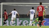 FOTO: MU Ditolong Penalti untuk Tekuk Copenhagen Manchester United harus bersusah payah mengalahkan Copenhagen untuk meraih tiket semifinal Liga Europa, Selasa (11/8).
