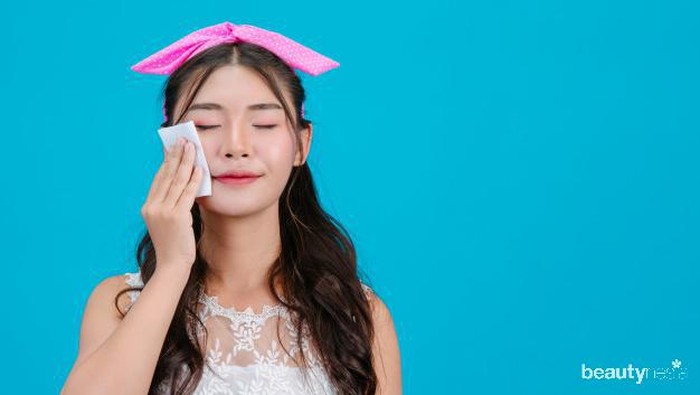 Bingung Banget, Apa Iya Harus Hapus Makeup Kalau Mau Re-Apply Sunscreen?