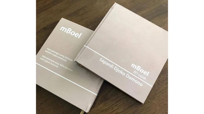 Sebulan setelah Sapardi Djoko Damono meninggal, sekumpulan puisi yang ia tulis untuk sang istri, Sonya Sondakh, dirilis dalam bentuk buku bertajuk mBoel.