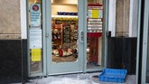 FOTO: Sisa Kerusuhan dan Aksi Penjarahan di Chicago Kerusuhan dan baku tembak antara massa dan polisi huru hara terjadi di kawasan pertokoan di pusat kota Chicago, Illinois, Amerika Serikat.
