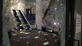 FOTO: Sisa Kerusuhan dan Aksi Penjarahan di Chicago Kerusuhan dan baku tembak antara massa dan polisi huru hara terjadi di kawasan pertokoan di pusat kota Chicago, Illinois, Amerika Serikat.