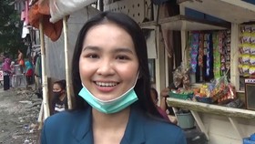 VIDEO: Mahasiswi Mengedukasi Para Pemulung Cegah Covid-19