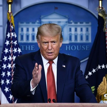 Donald Trump Keukeuh Kampanye & Positif Corona, Pilkada Indonesia Lanjut?