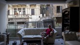 FOTO: Bertahan di Puing Rumah Sisa Ledakan Beirut Ledakan dahsyat yang terjadi di pelabhuan Beirut, Libanon menghancurkan rumah, gedung, meratakan pintu dan jendela milik warga.