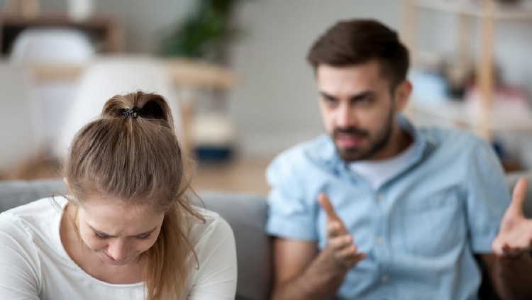 couple Young asian woman is upset that man uses phone all the time without paying attention to her. Man holds phone pay attention on smart mobile phone while sit on bed with ignoring on his girlfriend.