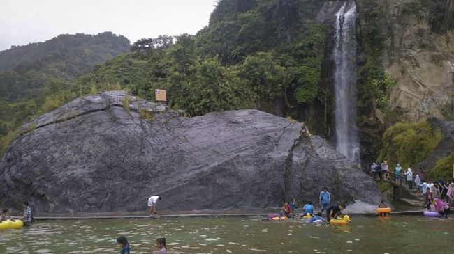 Apabila Anda berencana mengunjunginya, berikut informasi lokasi, rute, harga tiket, dan fasilitas wisata Curug Bidadari Sentul, Bogor.