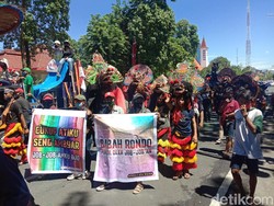 Jalan dari Grahadi ke Balkot Surabaya, Pekerja Seni Tuntut Perwali 33 Dihapus