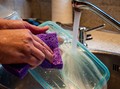 Cara Membersihkan Wadah Berminyak dengan Bahan Dapur