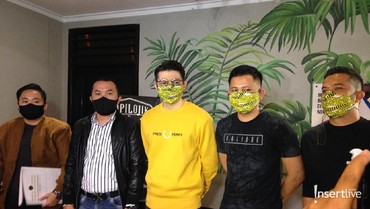 img-title Kasus Penggelapan Dana Dihentikan, Irwansyah Siap Laporkan Balik Medina Zein