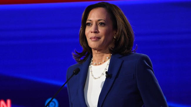 Mantan presiden AS Barack Obama hingga Hillary Clinton menyambut baik penujukan Kamala Harris sebagai cawapres mendampingi Joe Biden dalam Pilpres 2020.