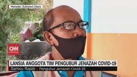 VIDEO: Lansia Jadi Anggota Tim Pengubur Jenazah Covid-19