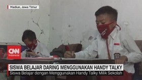 VIDEO: Siswa Belajar Daring Menggunakan Handy Talky