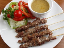 Resep Sate Sapi Bumbu Kacang Buat Bakar-bakar Daging Kurban