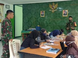Mengintip Pelajar Garut Manfaatkan Layanan WiFi Gratis di Kantor Koramil