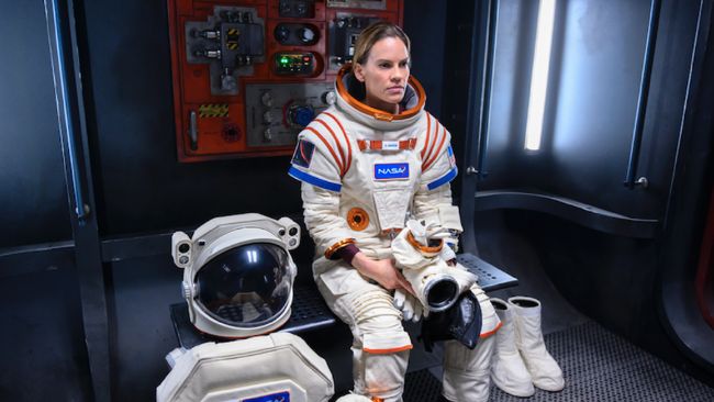 Aktris Hillary Swank mengungkapkan sederet alasan ia mau bergabung dalam serial terbaru Netflix, Away, yang tayang pada 4 September mendatang.