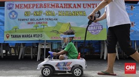 FOTO: Inisiatif Warga Sediakan Wifi Gratis untuk Siswa
