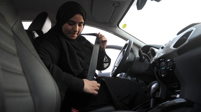 Sabuk pengaman merupakan perangkat keselamatan penting dalam mobil yang tidak boleh disepelekan dalam penggunaannya.