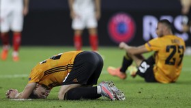 FOTO: Sevilla Kubur Mimpi Wolves di Liga Europa