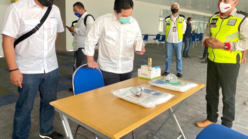 PT Angkasa Pura I (Persero) konsisten menerapkan protokol kesehatan perusahaan terkait pencegahan penyebaran COVID-19 di lingkungan bandara.