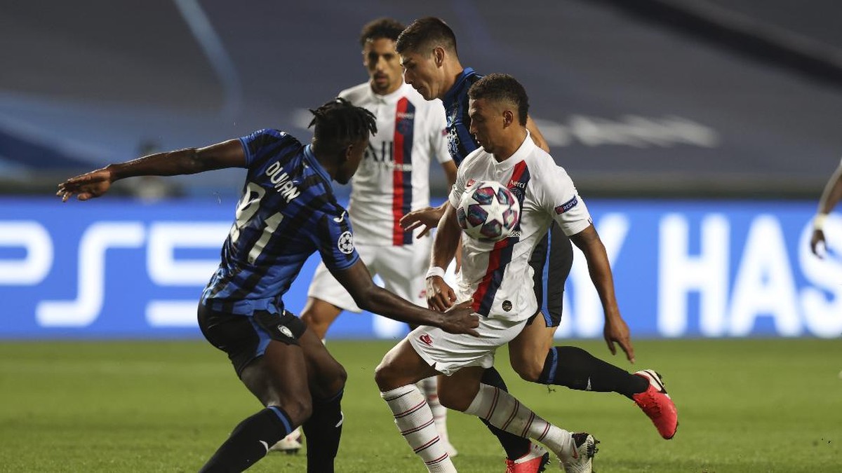 FOTO: Senyum Neymar Usai PSG Lolos Secara Dramatis