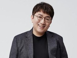Pidato Bang Si Hyuk usai Dianugerahi Clive Davis Visionary Award