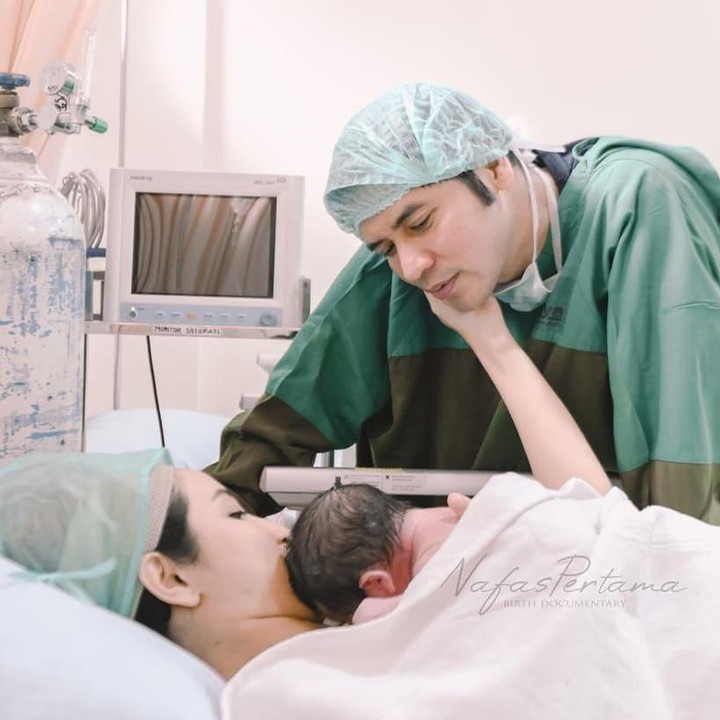 <p>Dalam unggahan di Instagram, Chacha berharap sang putra bisa menjadi anak yang saleh dan kebanggaan bagi keluarganya. Selamat ya Chacha dan Ricky! (Foto: Instagram @rickyperdana06)</p>