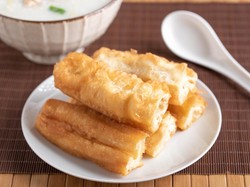5 Fakta Menarik Cakwe si Hantu Goreng yang Gurih Renyah