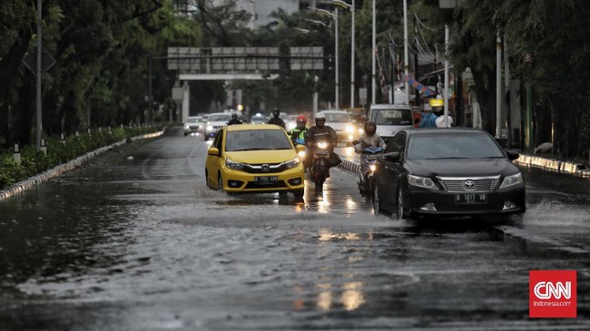 BMKG mengeluarkan peringatan dini cuaca di wilayah Jakarta, Bogor, Depok, Tangerang, dan Bekasi yang berpotensi hujan hingga pukul 13.20 WIB, Minggu (24/1).