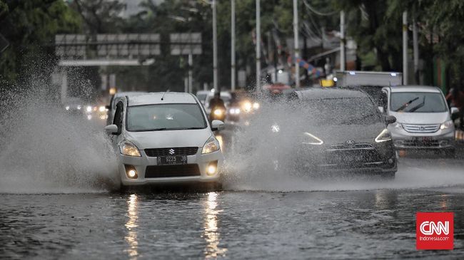 8 Cara Padamkan Tensi Tinggi Saat Nyetir Kondisi Macet dan Hujan Berdamai dengan keadaan adalah salah satu cara utama menghindari diri dari stres selama perjalanan macet dan hujan.