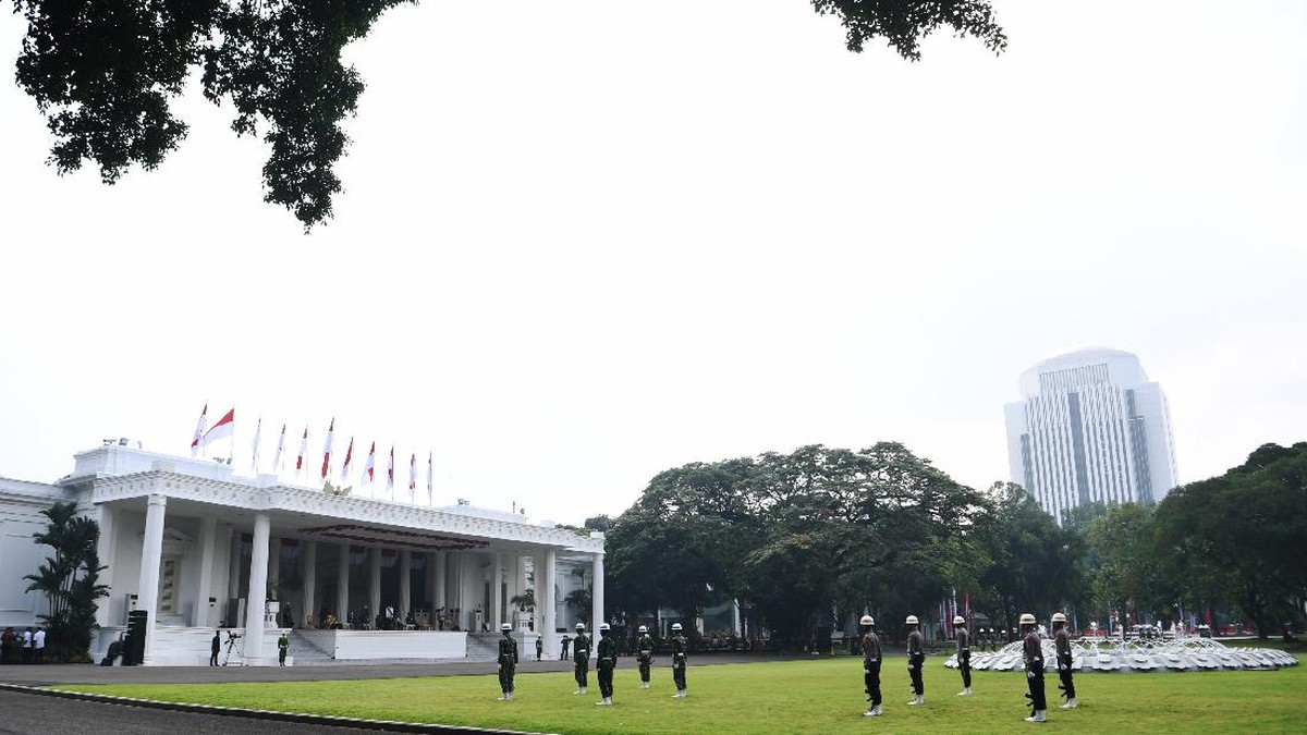 FOTO: Jokowi Saksikan Gladi Kotor Upacara Kemerdekaan RI