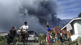 Gunung Sinabung Tujuh Kali Erupsi Sepanjang Hari Kemarin