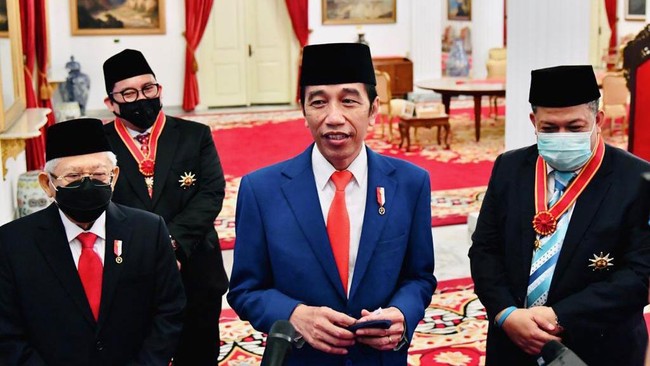 Fahri Hamzah mengakui kelebihan Jokowi yang mampu merangkul lawan politiknya. Namun Jokowi juga diharapkan bisa merekonsiliasi akar rumput yang terpolarisasi.