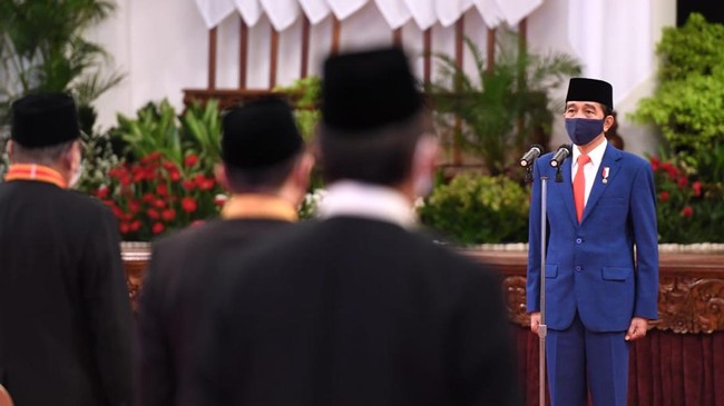 Anugerah tanda kehormatan berpedoman pada Pasal 28 Undang Undang Nomor 20 Tahun 2009 tentang Gelar, Tanda Jasa, dan Tanda Kehormatan.