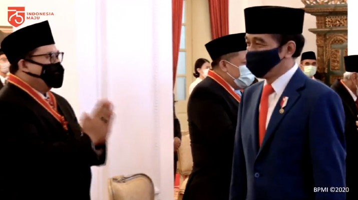Jokowi di Upacara Penganugerahan Tanda Kehormatan RI, Istana Negara, 13 Agustus 2020. (Youtube Sekretarian Negara) Jokowi di Upacara Penganugerahan Tanda Kehormatan RI, Istana Negara, 13 Agustus 2020. (Youtube Sekretarian Negara)