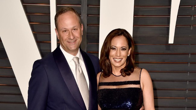 Suami Wakil Presiden AS Kamala Harris, Douglas Emhoff pada Selasa (8/2) dievakuasi akibat adanya ancaman bom di sekolah menengah Washington.