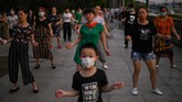 FOTO: Corona Berlalu, Wuhan Kembali Bergeliat Kehidupan di Kota Wuhan, yang pada enam bulan lalu menjadi pusat epidemi virus corona (Covid-19), kini kembali bergeliat.