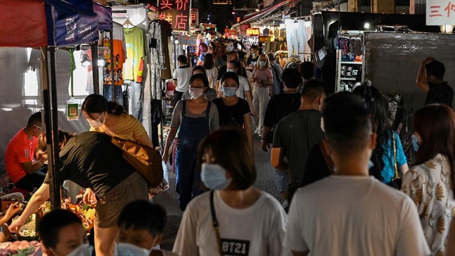 Kota Wuhan, China, akan membuka kembali sekolah mulai Selasa (1/9) besok, mulai dari TK hingga universitas