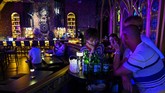 FOTO: Corona Berlalu, Wuhan Kembali Bergeliat Kehidupan di Kota Wuhan, yang pada enam bulan lalu menjadi pusat epidemi virus corona (Covid-19), kini kembali bergeliat.