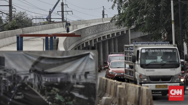Dishub DKI menemukan titik kemacetan selama tiga hari uji coba flyover Tapal Kuda, di Lenteng Agung, akibat pembangunan belum rampung.
