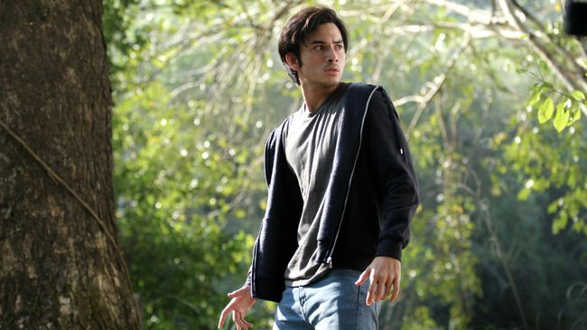 Artis RN atau Rizky Nazar merupakan pesinetron muda yang membesarkan namanya lewat sinetron Pesantren & Rock n' Roll.