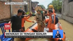 VIDEO: Warga Menikah di Tengah Banjir